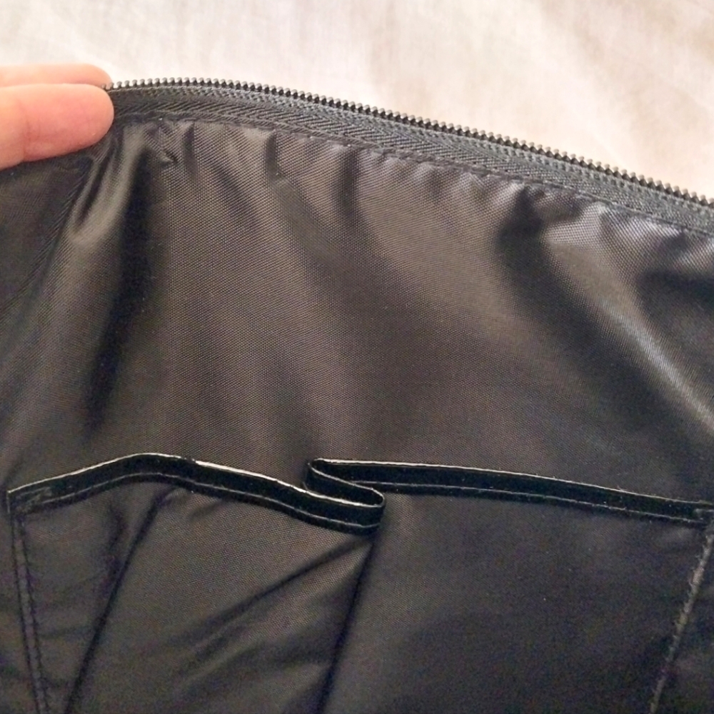 GG Rose Rock Rebel goth black vinyl quilted spider purse - Picture 7 of 11